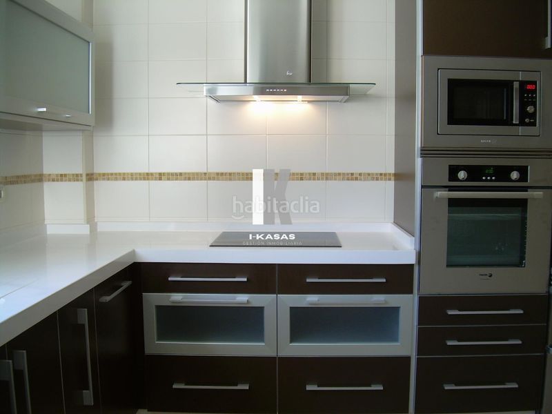 Foto 446587f7-3b89-43cf-94c4-3835a04c5ca6. Casa adossada amb aparcament piscina a El Altillo Jerez de la Frontera