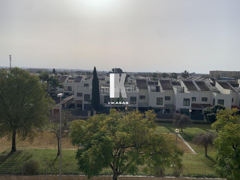 Foto e4f62d1d-e6a8-47ae-a1c9-d4de67c14240. Casa adossada amb aparcament piscina a El Altillo Jerez de la Frontera