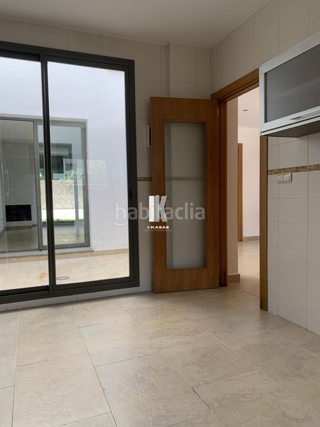 Foto 4b2f94c6-41f4-4d20-b7d1-168441ce5988. Casa adossada amb aparcament piscina a El Altillo Jerez de la Frontera