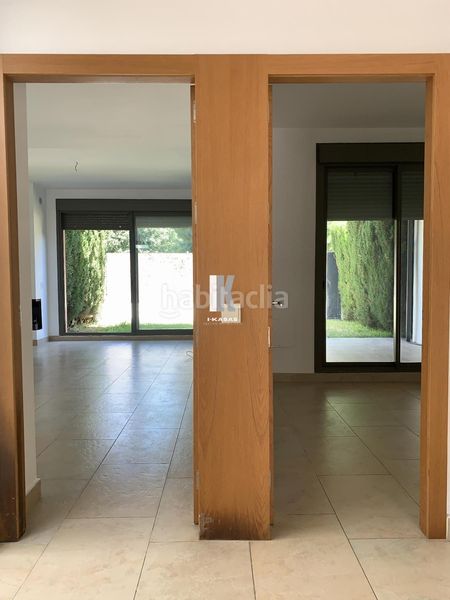 Foto 85f117f0-5d74-48cc-b3e6-c2276e03ae3c. Casa adossada amb aparcament piscina a El Altillo Jerez de la Frontera