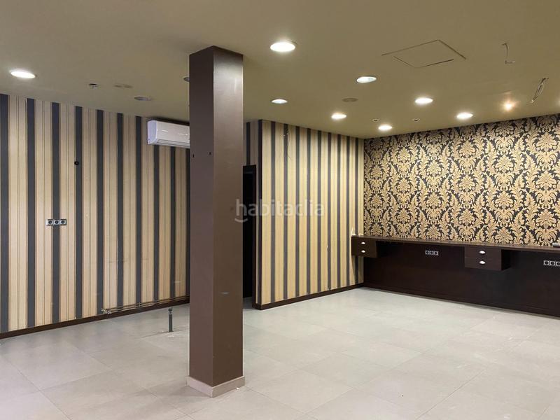 Foto cbd3cf04-4fdd-4245-8862-6ed6b27d4364. Lloguer local comercial a Instituts Granollers