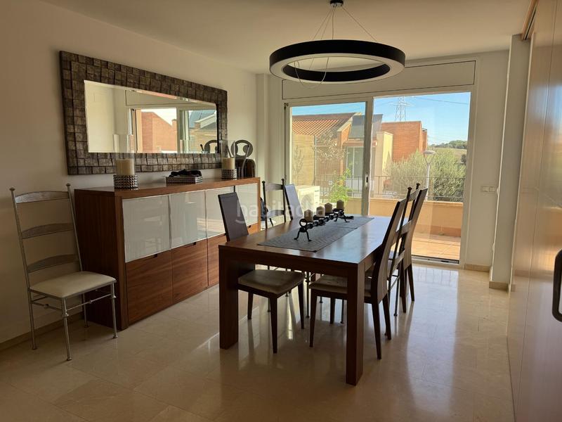 Foto 3f514bec-f434-4b35-977c-88fe93143377. Casa adossada amb calefacció aparcament a Roca del Vallès (La)