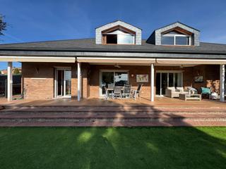 Haus  Vicenc bou. Casa amb psicina tota en planta a lametlla del vallés