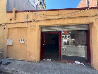 Terreny residencial  Carrer de frederic mompou. Planta baja en venta con posibilidad de cambio de uso a vivienda