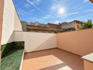D�plex  Rafael casanova. Piso d�plex con patio privado y parking en granollers, 2 habitac
