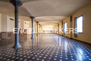 Rent Business premise in Carrer d'hortensi güell 16a. Edificio comercial en alquiler en el centro de reus