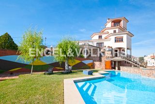 Casa  Carrer guaita. Impresionante villa modernista en riudecanyes