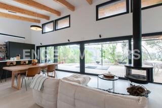 Casa a Alforja. Una finca moderna y aislada en plena naturaleza