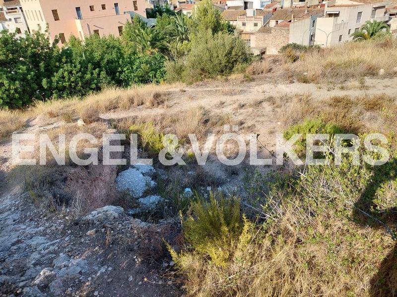 Foto c2dfd143-3827-4b51-bd25-02c378f5ea93. Terreny residencial a carrer joan grifoll 2 a Poble Mont-roig del Camp