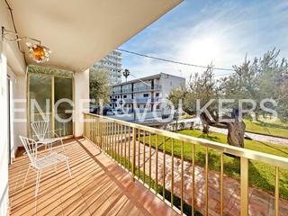Apartment in Carrer coliseu 3. Planta baja con gran terraza al lado de la playa