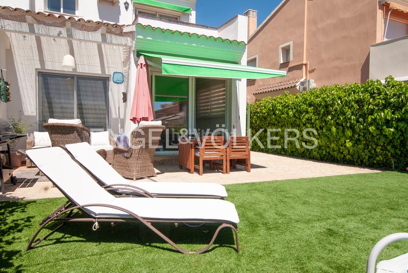 Foto f9ef582c-a7ad-4a89-949c-478566d3ee41. Doppelhaus in carrer moscú 88 in Els Ametllers Cambrils