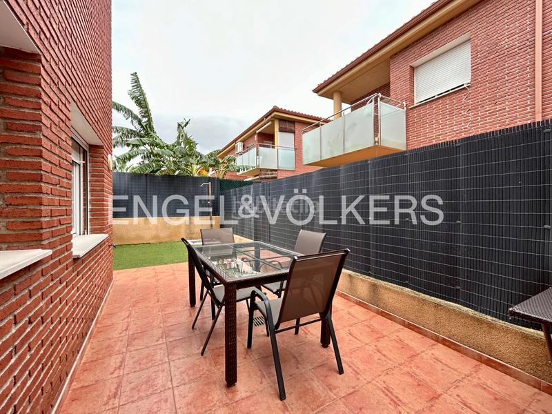 Foto 20f28c9e-3ea6-44bd-ac4d-33b5ea4fbbe3. Casa bifamiliare in carrer mas de l'aguiló 35 in Quatre Camins Cambrils