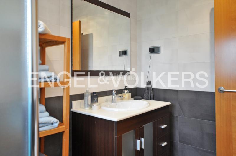 Foto 2c4f791a-b5eb-4ea0-8c1a-0e797656b0c9. Casa bifamiliare in carrer mas de l'aguiló 35 in Quatre Camins Cambrils