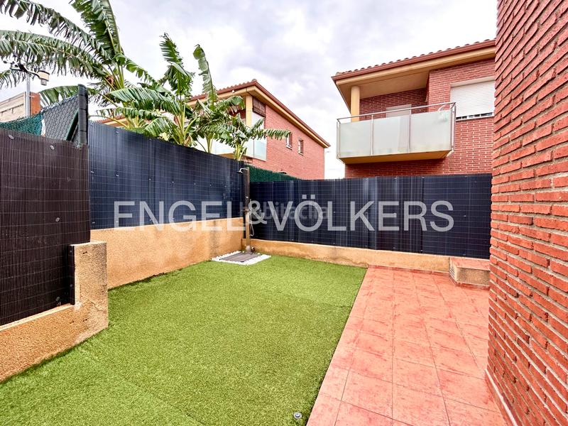 Foto 373f1c41-837c-4f02-8e73-fc7414581c95. Casa bifamiliare in carrer mas de l'aguiló 35 in Quatre Camins Cambrils