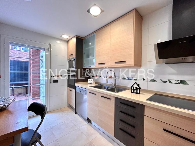 Foto 3debc665-eb30-46a8-8ac0-474d340a13e6. Casa bifamiliare in carrer mas de l'aguiló 35 in Quatre Camins Cambrils