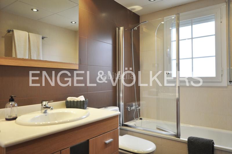 Foto 4ce323e2-fb7f-4d4f-bcde-b2067fd5981d. Casa bifamiliare in carrer mas de l'aguiló 35 in Quatre Camins Cambrils