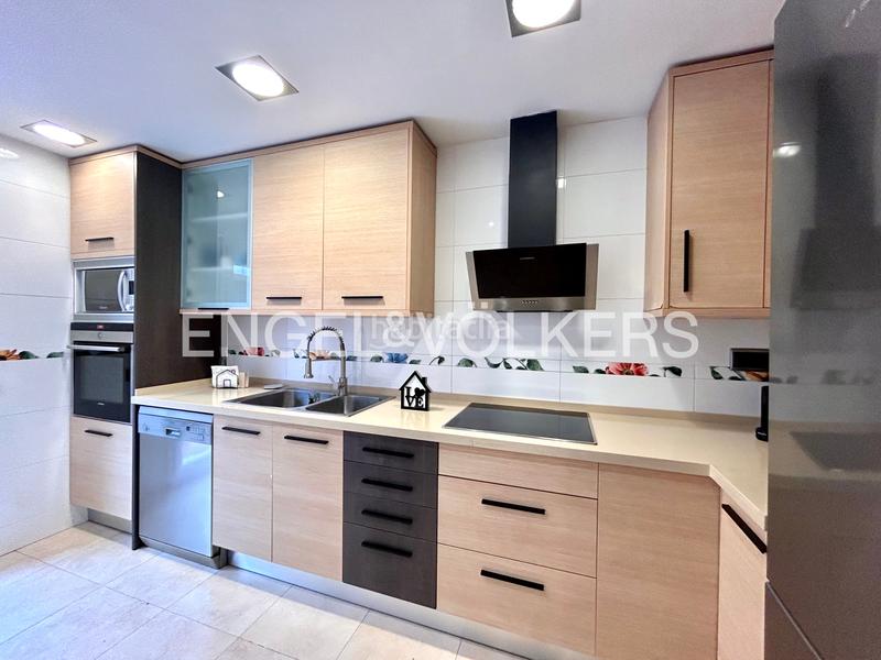 Foto 4ff15748-b011-42c6-b22d-cde65ededeb1. Casa bifamiliare in carrer mas de l'aguiló 35 in Quatre Camins Cambrils