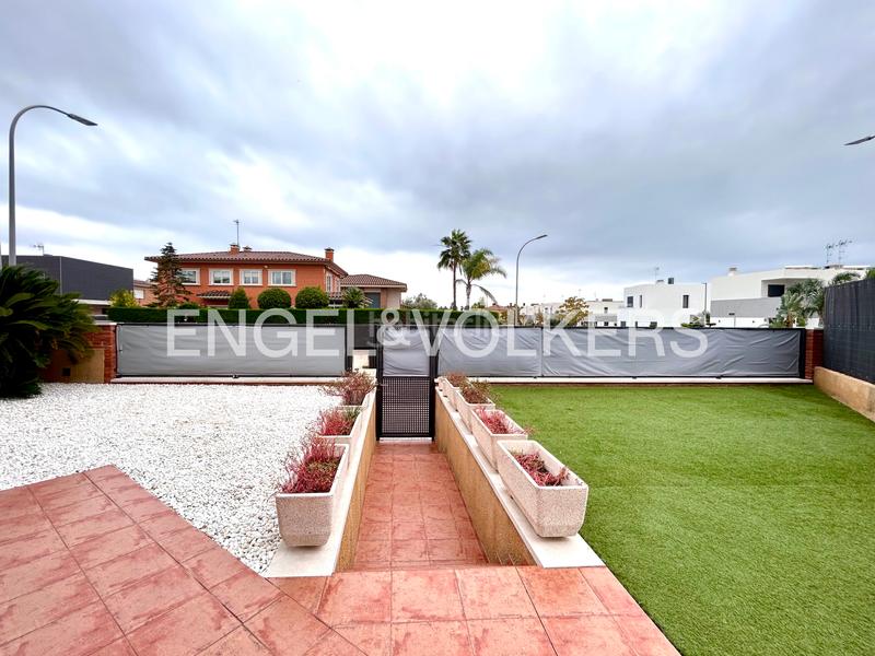 Foto 6a228868-e659-4f31-abf1-6f0b191e25d1. Casa bifamiliare in carrer mas de l'aguiló 35 in Quatre Camins Cambrils