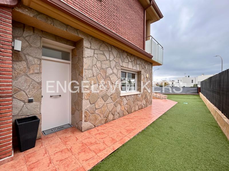 Foto e42a8e57-7c36-445f-95dc-acb22e21d034. Casa bifamiliare in carrer mas de l'aguiló 35 in Quatre Camins Cambrils