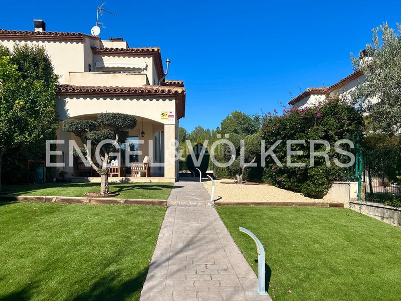 Foto 498c683c-f5d6-4c69-bc12-b6664e76aba9. Maison jumelée dans carrer dels masets 6 dans Bonmont Terres Noves Mont-roig del Camp