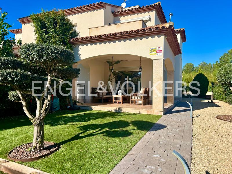 Foto 7b77f1c5-e54b-4e15-bdbd-c5f44d0d02ca. Maison jumelée dans carrer dels masets 6 dans Bonmont Terres Noves Mont-roig del Camp