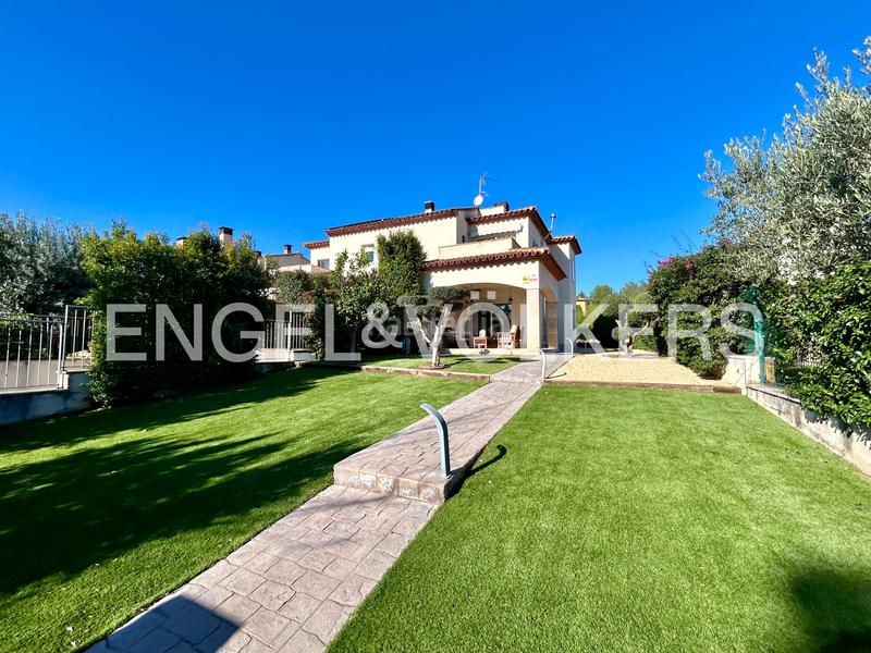 Foto 9fe4e124-8ad7-4937-be4b-120f0658ec38. Maison jumelée dans carrer dels masets 6 dans Bonmont Terres Noves Mont-roig del Camp