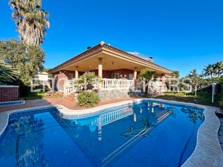 Chalet in Carrer montsant 9