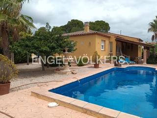 Chalet in Carrer número dotze 522. Bonito chalet unifamiliar en tres cales