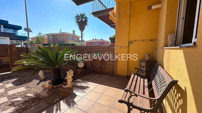 Foto 07a97b60-f55f-4284-8550-dbe19b354540. Casa adossada a carrer berna 35 a Els Ametllers Cambrils
