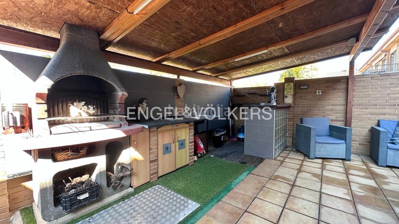 Foto b96758ab-a5b6-4e7f-b371-0fbe2fbf894d. Casa adossada a carrer berna 35 a Els Ametllers Cambrils