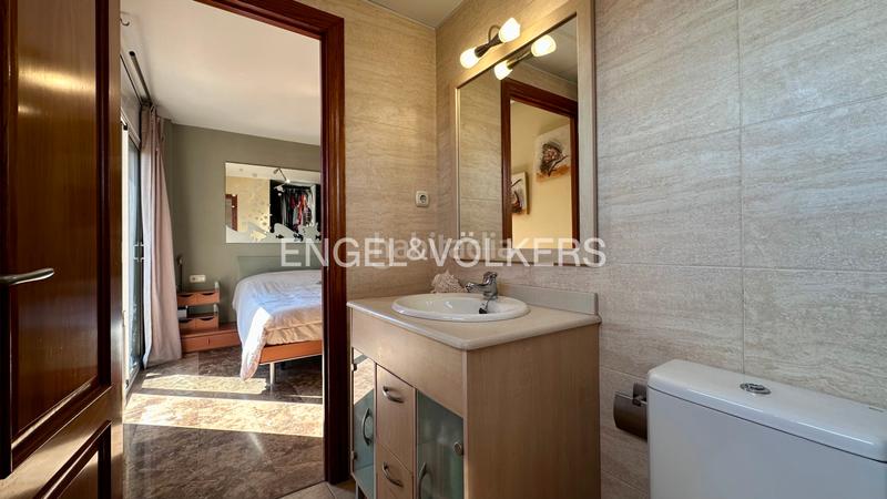 Foto c70f5573-bec0-4f1b-be06-2d0b2e595f12. Casa adossada a carrer berna 35 a Els Ametllers Cambrils