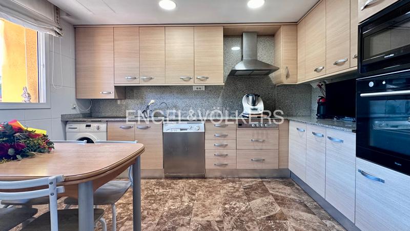 Foto db2d36af-3c19-4b7c-9b9a-5a3694e9c82f. Casa adossada a carrer berna 35 a Els Ametllers Cambrils