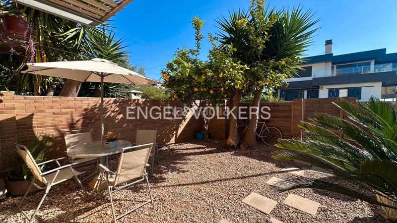 Foto e6a9021e-a6b8-4cee-8895-bd70a3ff631a. Casa adossada a carrer berna 35 a Els Ametllers Cambrils
