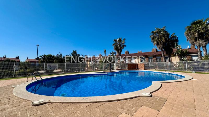 Foto e911edc5-dbd8-44d1-83bc-4bcf4b390e07. Casa adossada a carrer berna 35 a Els Ametllers Cambrils
