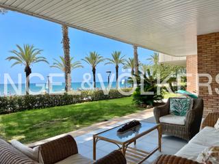 Planta baja en Carrer de la salut 1. Exclusivo apartamento en primera línea de mar