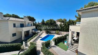 Xalet a Carrer de la magnlia 37. Conjunto residencial top de 6 viviendas con piscina en pino alto