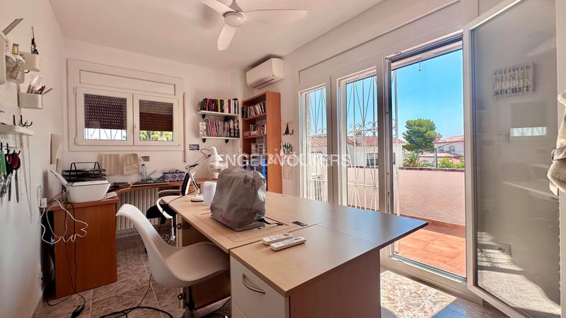 Foto 0cd2652f-9a5f-4f18-a566-9a1ae47ab7b1. Chalet in carrer del déu set 18 in El Casalot Mont-roig del Camp