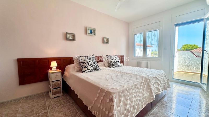 Foto 23a0dba2-2694-4a2c-ad34-c567f43a1491. Chalet in carrer del déu set 18 in El Casalot Mont-roig del Camp