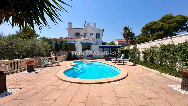 Foto 3a393202-fb37-49cf-8419-18615a7dd916. Chalet in carrer del déu set 18 in El Casalot Mont-roig del Camp