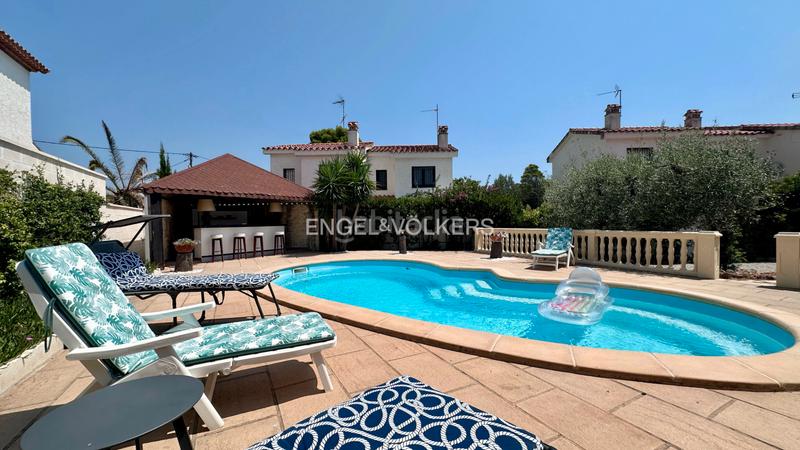 Foto 46afcf9a-a19c-4615-a14c-70f95ee0519d. Chalet in carrer del déu set 18 in El Casalot Mont-roig del Camp