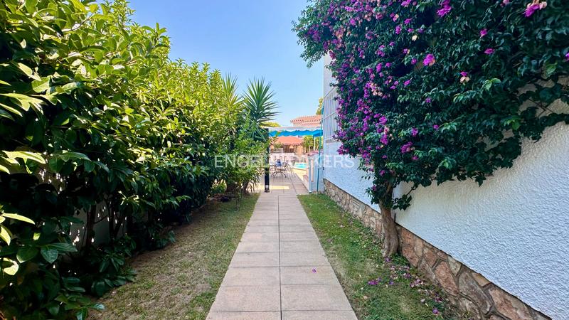 Foto 8b197d88-5858-446d-8917-a46659ec4a6e. Chalet in carrer del déu set 18 in El Casalot Mont-roig del Camp