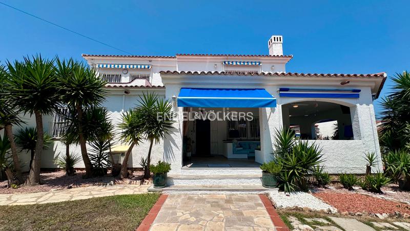 Foto dcec2558-b78d-4622-b534-d7161c31c1a0. Chalet in carrer del déu set 18 in El Casalot Mont-roig del Camp