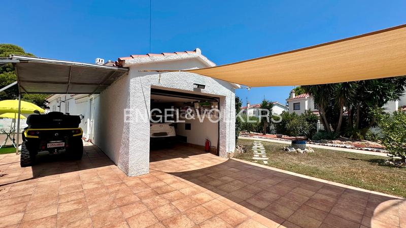 Foto ee6e9592-116e-456d-ba16-068d8849bb36. Chalet in carrer del déu set 18 in El Casalot Mont-roig del Camp