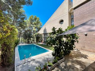 Xalet a Carrer de salvador dal 6. Lujo costero en salou: espectacular casa con piscina privada y g