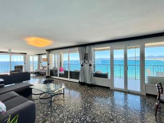 Pis  Carrer de brussel·les 26. Exclusivo apartamento frente al mar con vistas impresionantes en