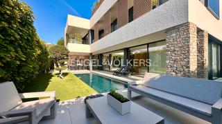 Chalet  Carrer santander 3. Contemporánea y exclusiva casa de diseño con preciosas vistas al