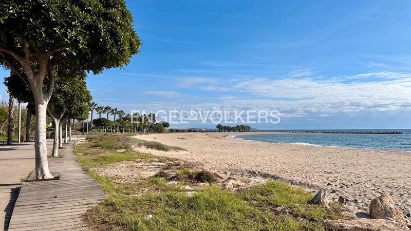 Foto ef517e6a-3269-464b-9bf5-5384ec991217. Xalet a carrer santander 3 a mar Cambrils Cambrils