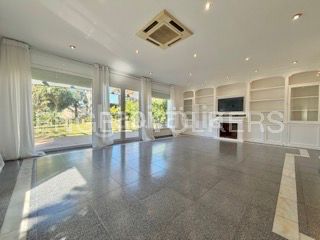 Foto b9afbc85-3ef0-44e3-a5cb-809fd036f270. Casa en carrer isidre nonell 7 exclusiva villa en vilafortuny - 1500m² de jardín y todo el confort en una sola planta en Cambrils