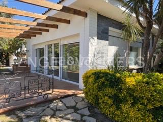 Foto e8cec959-92d4-47d4-9ef2-aa881c28a314. Casa en carrer isidre nonell 7 exclusiva villa en vilafortuny - 1500m² de jardín y todo el confort en una sola planta en Cambrils