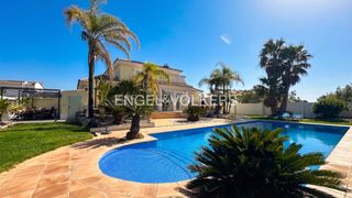 Casa  Carrer del déu amon-ra 7. Gran villa con licencia turística en casalot